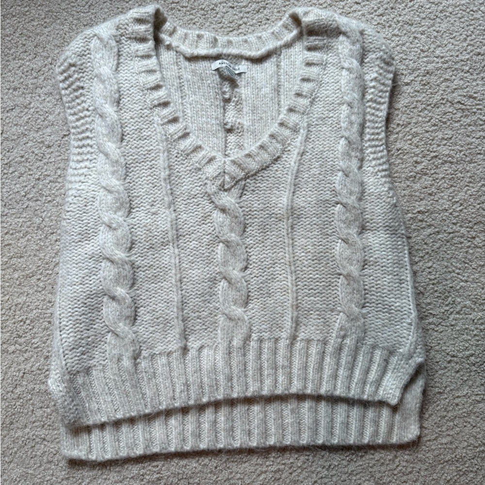 American Eagle Cable Knit Sweater Vest. XS